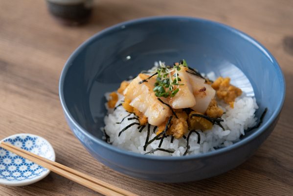 ホタテとうにの炙り丼