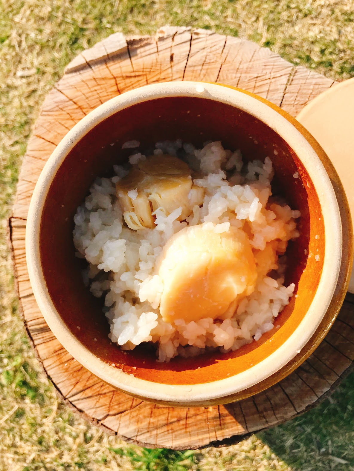 アウトドアで簡単に！ホタテ釜飯（風）