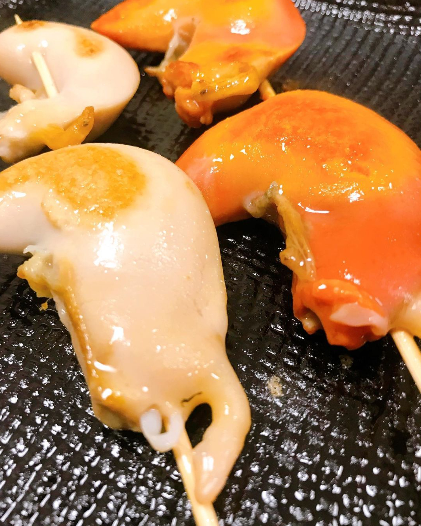 ホタテの紅白串焼き(卵と白子)